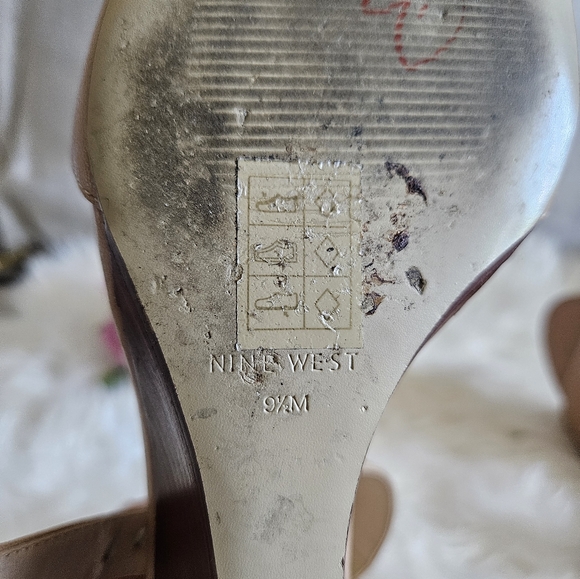 Women beige nine west wedge heel SZ 9.5 - Picture 3 of 9